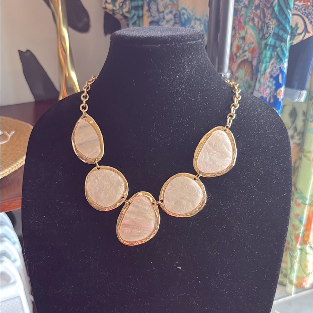 Elegant Gold and Cream Necklace